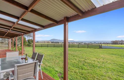 Owhata Maison | The Cottage - Rotorua Holiday Farmstay