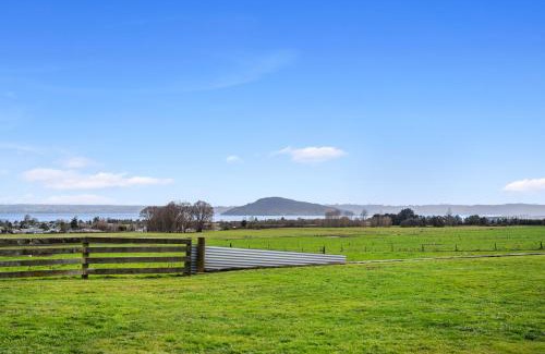 Owhata Maison | The Cottage - Rotorua Holiday Farmstay