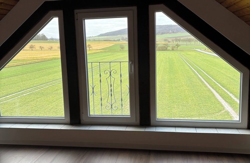 Diemelstadt Appartement | The country house is situated in a quiet location, close to hiking and biking trails & the highway.