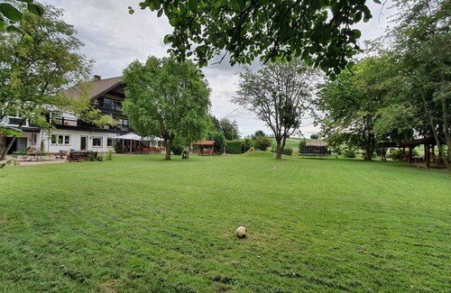 Wethen Maison | The country house is in a quiet location, close to hiking and cycling trails, as well as close to highways.