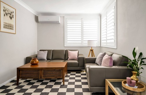 Caves Beach Maison | The Cove - Pet Friendly Retreat With Ocean Views Moments to Beach.