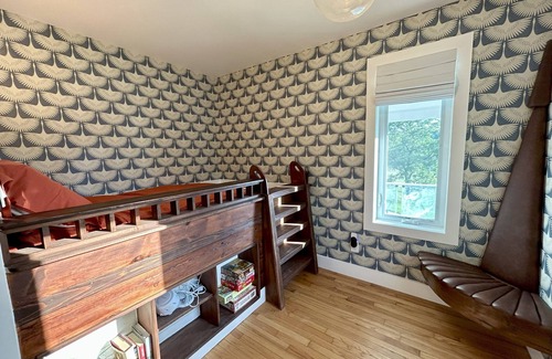 Berkeley Springs Autre | The Cowbell - 3-bedroom farmhouse in charming Berkeley Springs