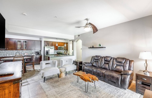 East Mesa Copropriété | 3-bedroom 2- bathroom First Floor Condo With Two Sparkling Pools and Spas