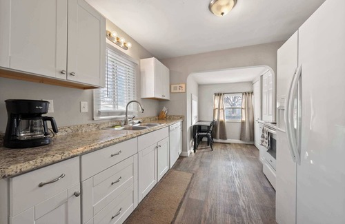 West Columbus Maison | The Cozy Bellows Retreat for 4