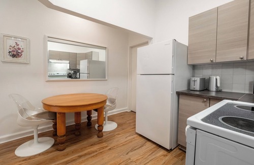 Plateau Mont Royal Appartement | Le Cozy Charlie Biddle | WIFI | TV | | AC