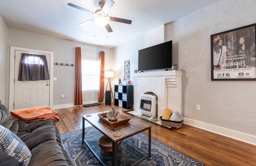 Chickasha Maison | The Cozy Chickasha | Fiber | Extra Parking | W/D