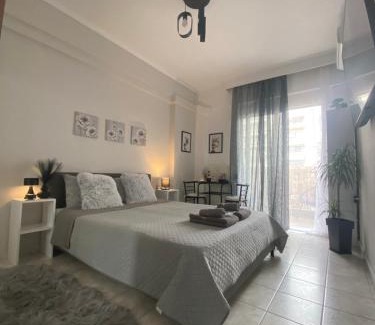 Serres Appartement | The Cozy Cine-Hub