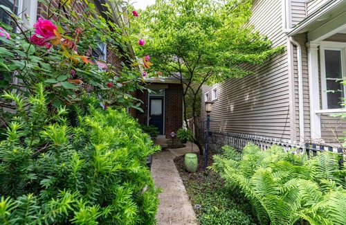 Merion Village Maison | The Cozy Cobblestone In German Village