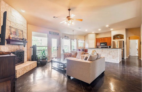 Cardinal Hills Estates Maison | The Cozy Coop In Texas Hill Country Near Austin