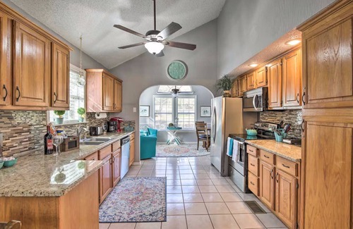 Tool Maison | The Cozy Cove at Cedar Creek Lake: Kayaks, Dock, Kids & Dog Friendly!
