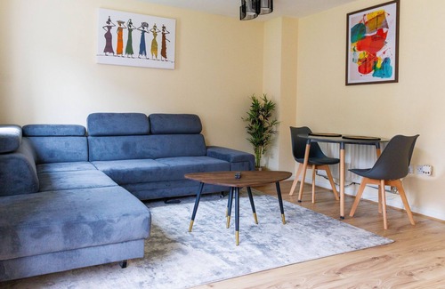 Thamesmead Maison | Stylish 3 Bedroom House & Free parking