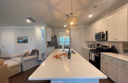 Charleston Maison | The Crab House: Built 2022. Huge property. Arcade.