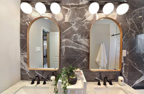 Lakeview Maison | The Creative Experience 3 bedroom Residential Home