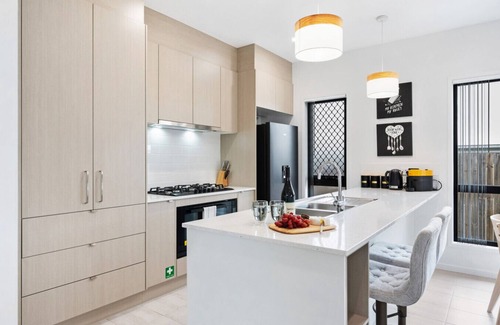 Burpengary East Appartement | `The Crest` - Stunner in North Harbour Estate