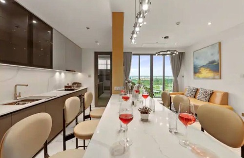 Ho Chi Minh City Appartement | #The Crest Lux Bathtub-panoramic city view.