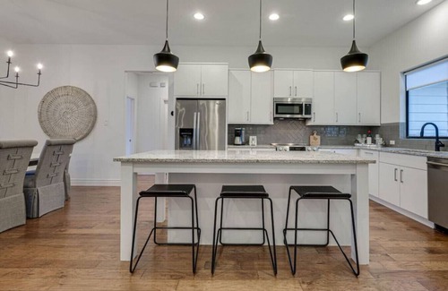 Lakehurst Maison | The Cross Wind House