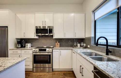 Lakehurst Maison | The Cross Wind House