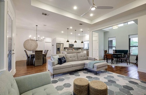 Lakehurst Maison | The Cross Wind House