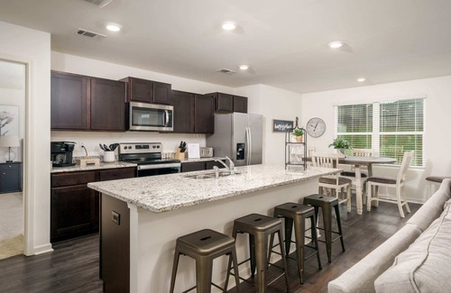 Tuscaloosa Maison | The Crossing Cottage- 4 BR 2.5BA- Ping Pong Table