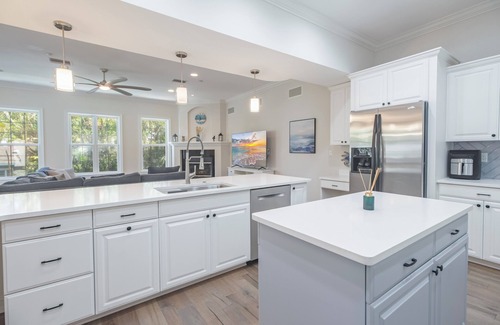 Crystal Beach Maison | The Crystal Breeze House