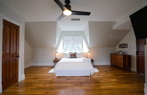 Five Points Lit Et Petit-Déjeuner | The Curtis Park Club | Beer + Wine| Sleeps 22
