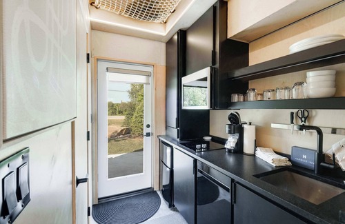 Ottawa Cabine | The Cut | 1 Bed, 1 Bath