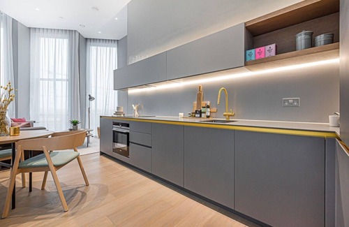 Peninsula Appartement | The Cut- Stylish Family Home by Riverside