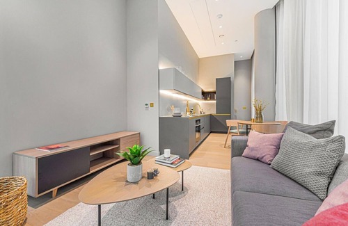 Peninsula Appartement | The Cut- Stylish Family Home by Riverside