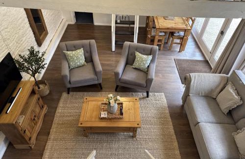Lechlade Maison | The Dairy Cotswolds Cottage Farm With Pool
