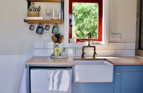 Ardnatrush Cabine | The Dancing Piccolo - Your valley hide-away near Glengarriff