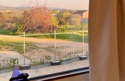 Gesher HaZiv Appartement | The Daydream Bus Hideaway by Sea N' Rent