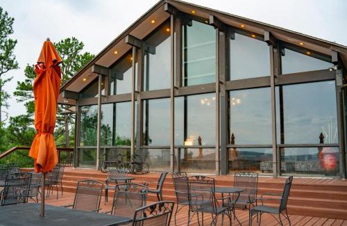 Eureka Springs Maison | The Deck House Retreat