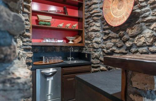 Eureka Springs Maison | The Deck House Retreat