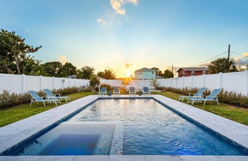 Delray Beach Maison | The Delray Twin Cottages Retreat 4 bedrooms Heated Pool and Spa Oasis