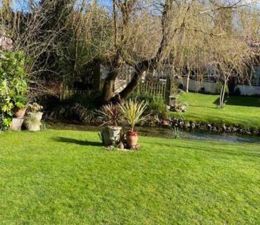 Stockbridge Appartement | ‘The Den’ Self contained one bedroom annexe.