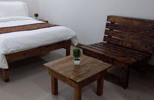 Balibago Hôtel | The Dennison Hotel - Industriel moderne en AC!