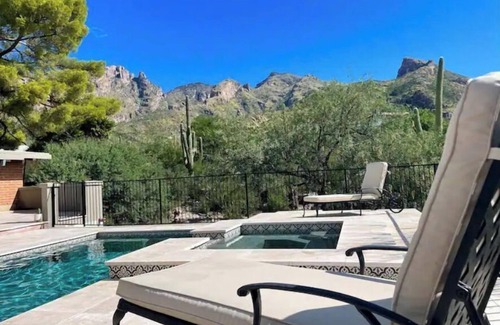 Tucson Maison | The Desert Vista Adobe with breathtaking views, pool & hot tub!