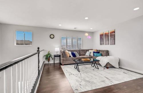 Spring Valley Maison | The Designer House with Heated Pool and 10 Min to Strip Great for Family