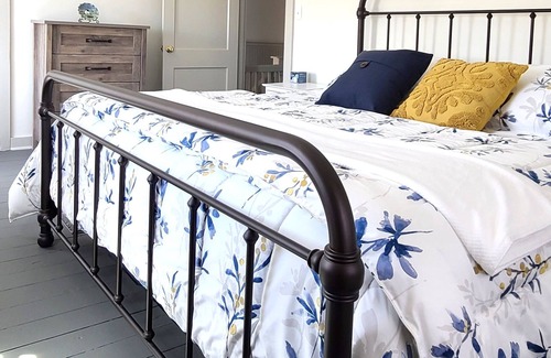 Gardiner Autre | The DeVita House Est. 1900