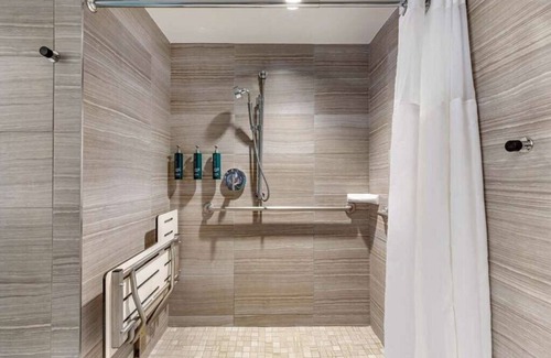 West End Hôtel | The District, a Hilton Club - Two Bedroom (Lock-off)