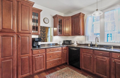 Shippensburg Maison | The Doctor’s House: 4BR, Historic Elegance & Downtown Adventure - Sleeps 9!