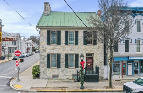 Shippensburg Maison | The Doctor’s House: 4BR, Historic Elegance & Downtown Adventure - Sleeps 9!