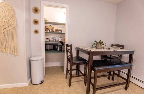 Miller Place Appartement | The Dogwood Inn - an eclectic north shore retreat