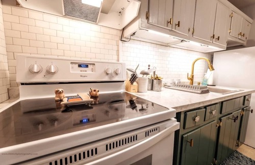 Miller Place Appartement | The Dogwood Inn - an eclectic north shore retreat
