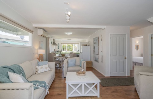 Whitianga Maison | The Doll's House - Whitianga Holiday Home