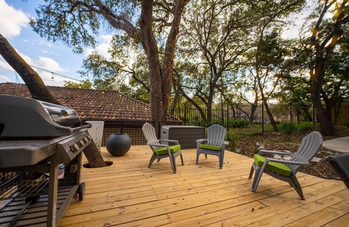Lakeshore Addition Maison | The DOME House ~An Iconic Stay on Lake Austin~