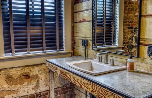 Brenham Hôtel | The downtown Brenham Schoolhouse Hotel, Room A