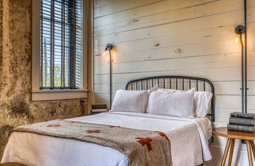 Brenham Hôtel | The downtown Brenham Schoolhouse Hotel, Suite 1