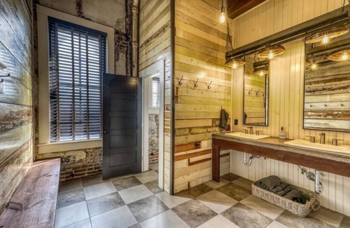 Brenham Hôtel | The downtown Brenham Schoolhouse Hotel, Suite 1