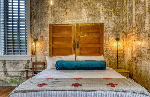 Brenham Hôtel | The downtown Brenham Schoolhouse Hotel, Suite 2